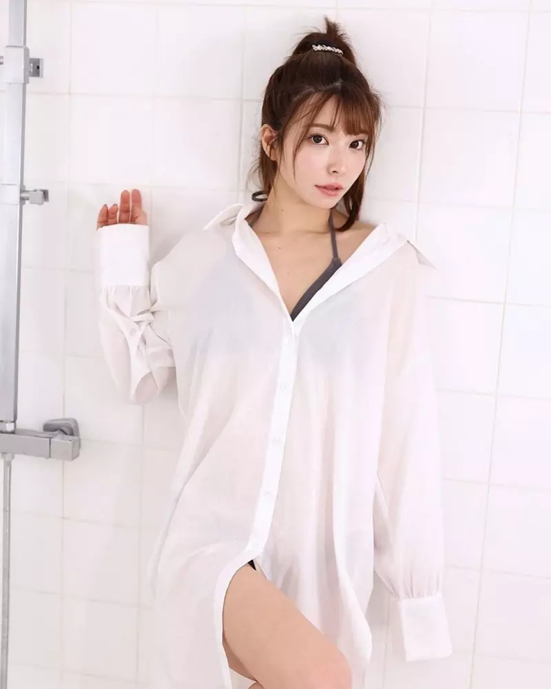 Ảnh Ai Uehara Trong Khung Cảnh Lãng Mạn
