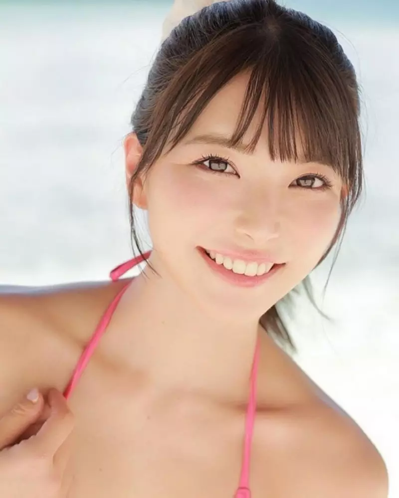 Ảnh Ai Uehara Với Mái Tóc Dài Nữ Tính