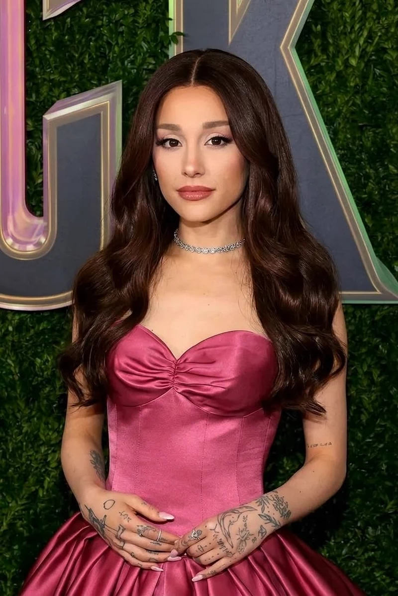 Ảnh Ariana Grande Tạo Dáng Đầy Tự Tin Trước Ống Kính Ảnh Ariana Grande Tạo Dáng Đầy Tự Tin Trước Ống Kính