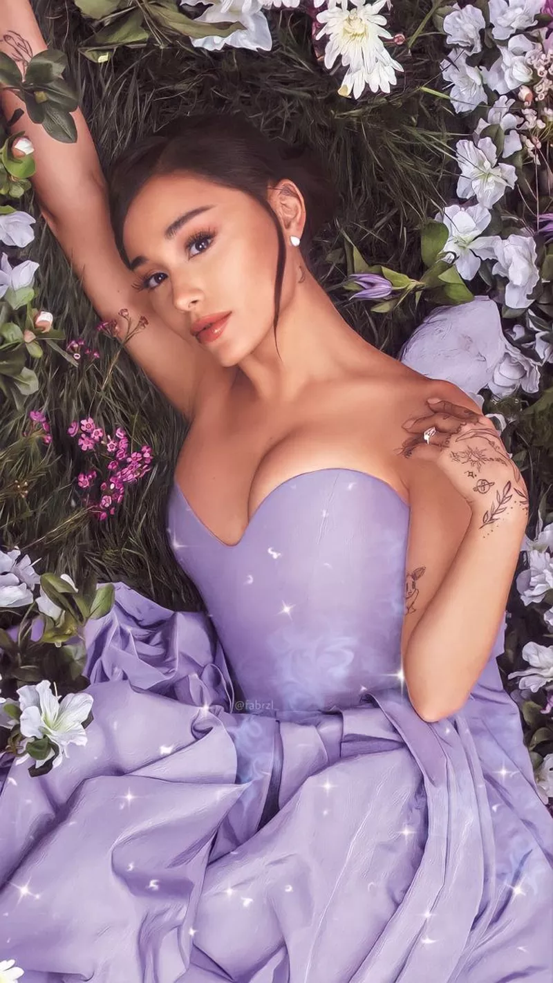 Ảnh Ariana Grande Trong Trang Phục Sang Trọng Và Thời Thượng Ảnh Ariana Grande Trong Trang Phục Sang Trọng Và Thời Thượng