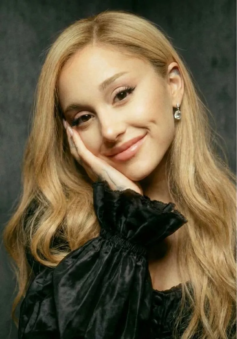 Ảnh Ariana Grande Với Phong Cách Nữ Tính Và Hiện Đại Ảnh Ariana Grande Với Phong Cách Nữ Tính Và Hiện Đại