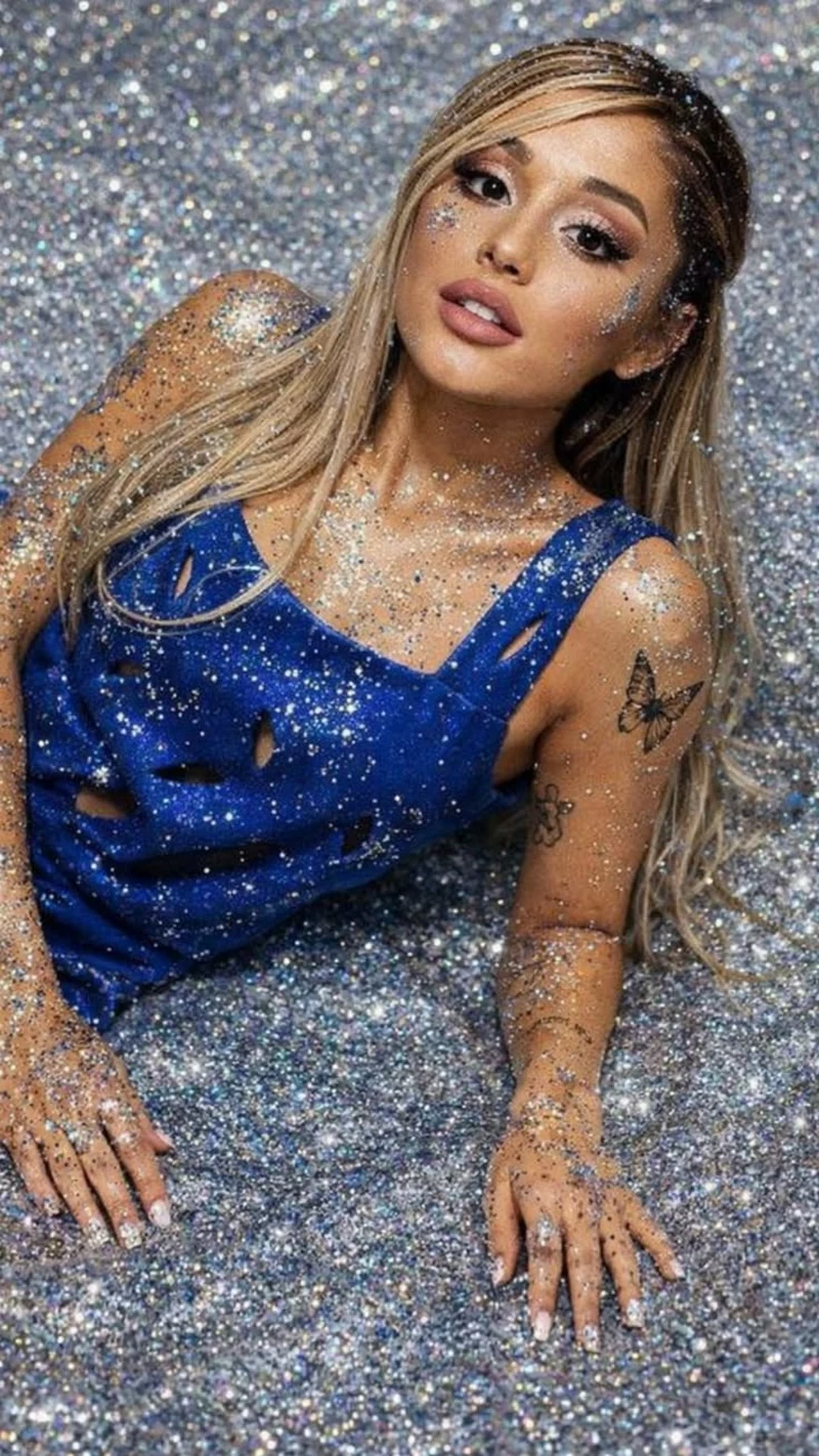 Ảnh Ariana Grande Với Thần Thái Tự Tin Trước Ống Kính Ảnh Ariana Grande Với Thần Thái Tự Tin Trước Ống Kính