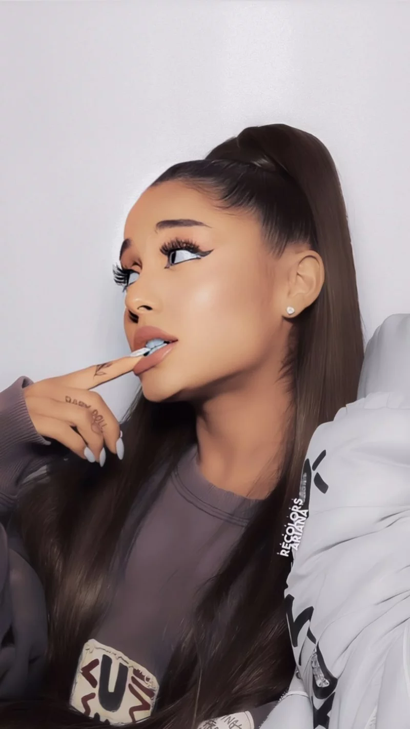 Ảnh Ariana Grande Với Vẻ Đẹp Ngọt Ngào Và Thần Thái Cuốn Hút Ảnh Ariana Grande Với Vẻ Đẹp Ngọt Ngào Và Thần Thái Cuốn Hút