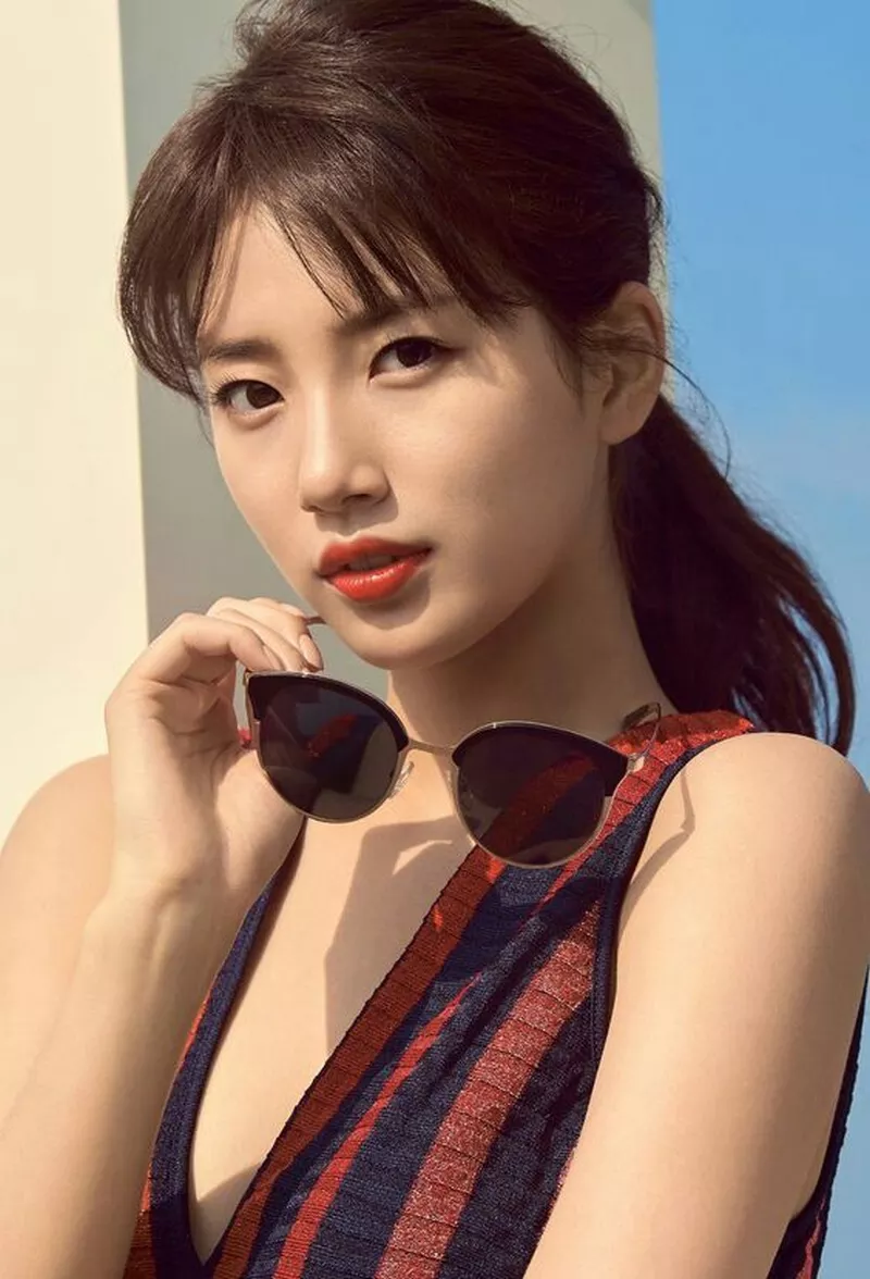Ảnh Bae Suzy Tạo Dáng Trong Khung Cảnh Lãng Mạn