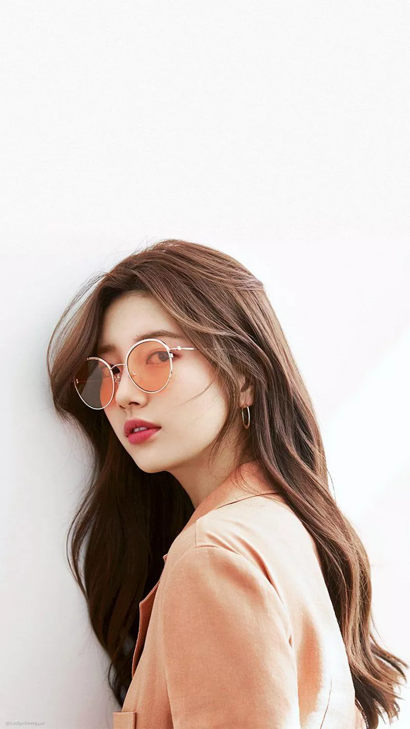Ảnh Bae Suzy Trong Khung Cảnh Thành Phố Hiện Đại