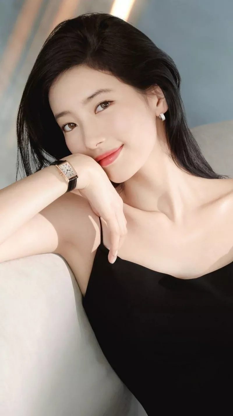 Ảnh Bae Suzy Với Nụ Cười Rạng Rỡ Và Đầy Duyên Dáng