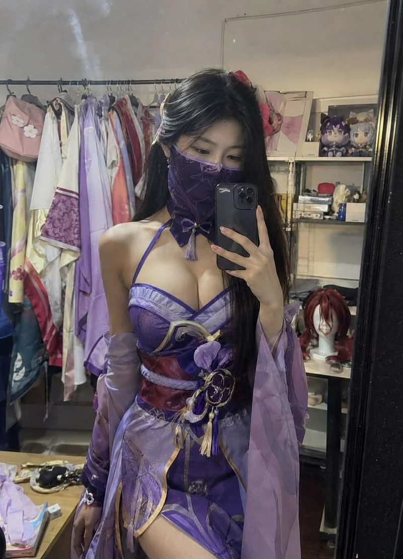 Ảnh Cosplay Sexy Với Trang Phục Ôm Dáng Thời Thượng Ảnh Cosplay Sexy Với Trang Phục Ôm Dáng Thời Thượng