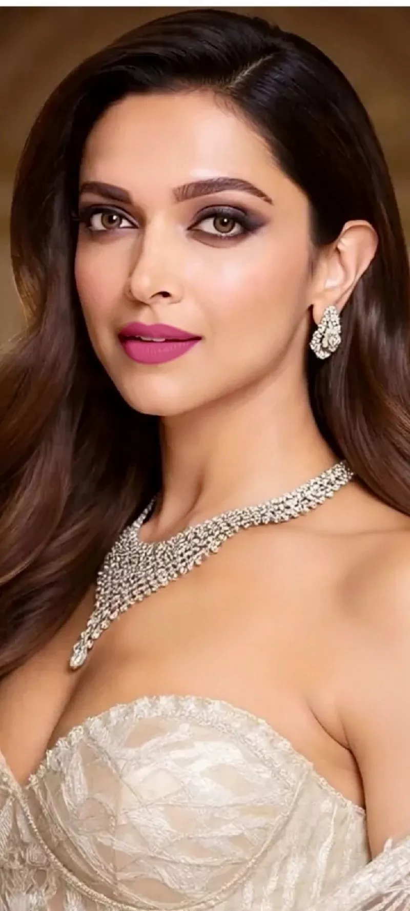 Ảnh Deepika Padukone Trong Trang Phục Nữ Tính Và Thanh Lịch
