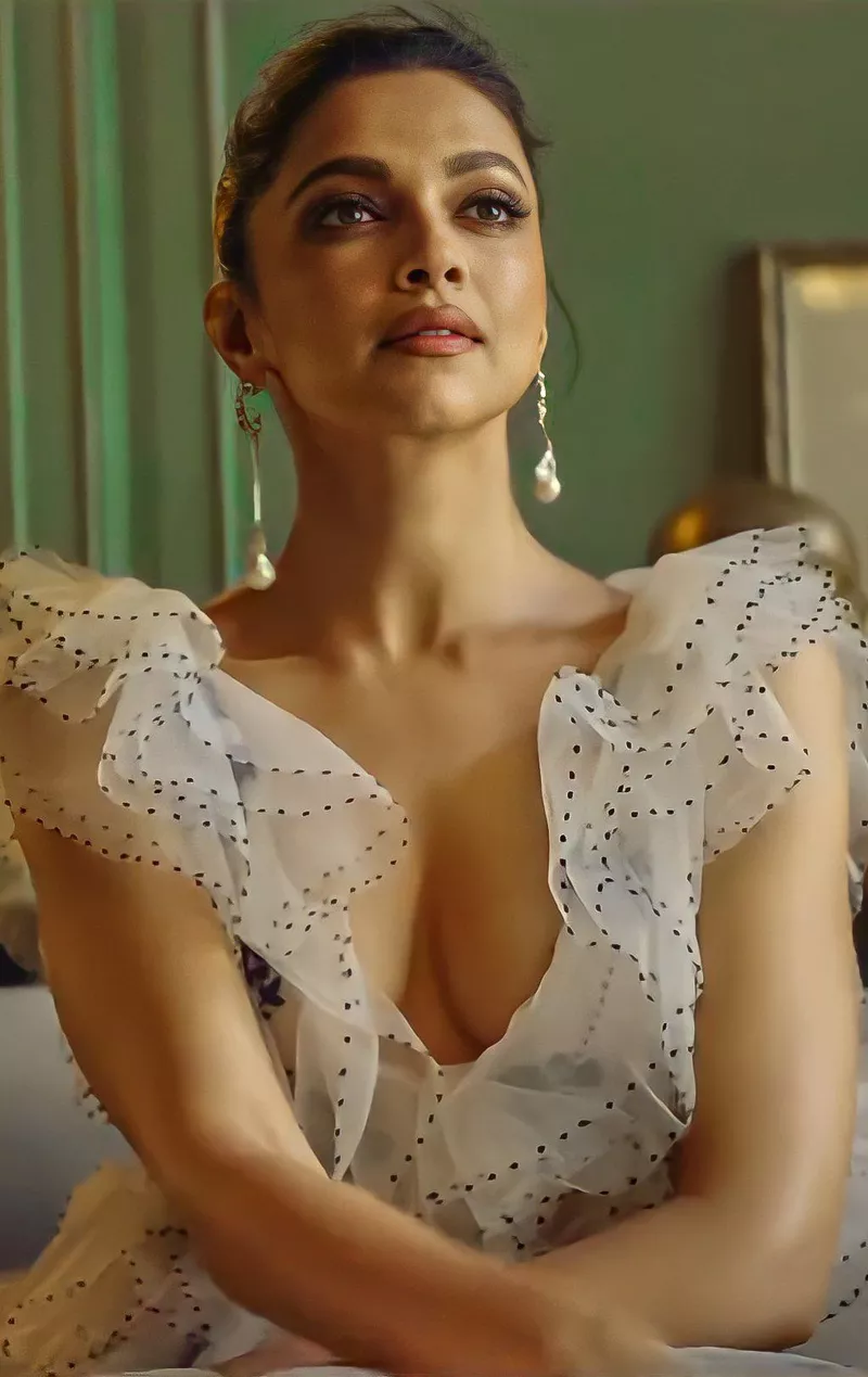 Ảnh Deepika Padukone Trong Trang Phục Truyền Thống Ấn Độ