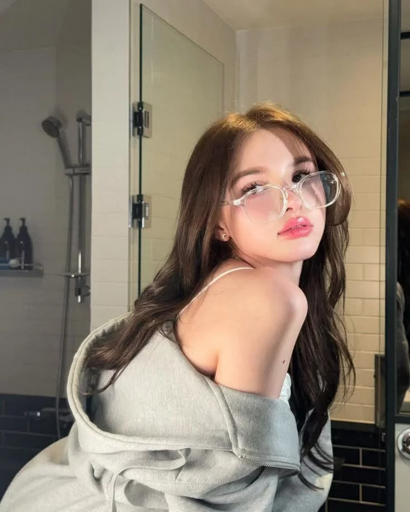 Ảnh Elina Karimova Mang Vẻ Đẹp Ngọt Ngào