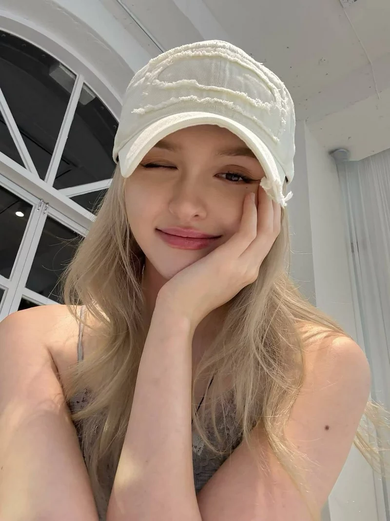 Ảnh Elina Karimova Tạo Dáng Đẹp Và Ấn Tượng