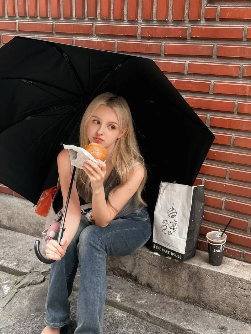 Ảnh Elina Karimova Trong Bộ Trang Phục Đầy Nữ Tính