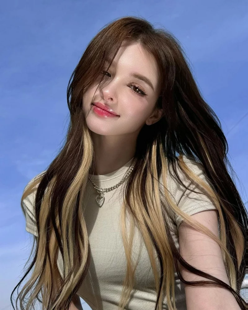 Ảnh Elina Karimova Trong Khung Cảnh Đời Thường