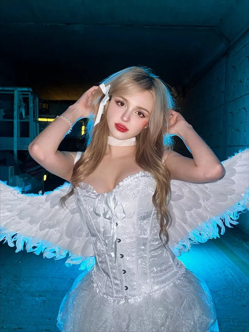 Ảnh Elina Karimova Trong Phong Cách Vintage
