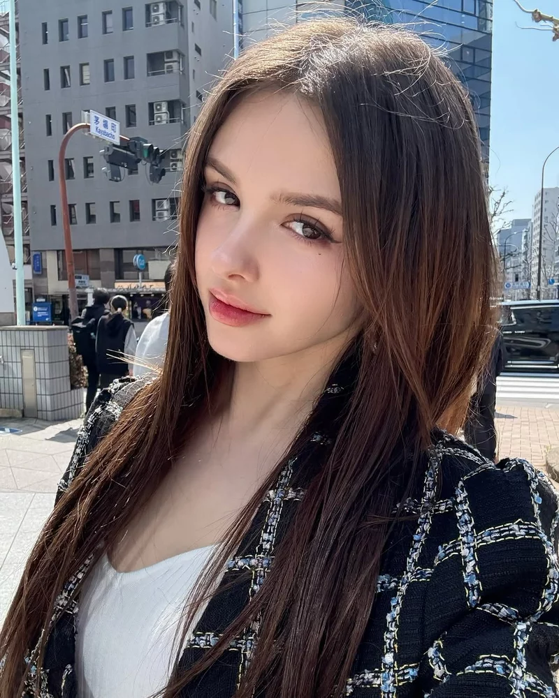 Ảnh Elina Karimova Với Phong Cách Sang Trọng