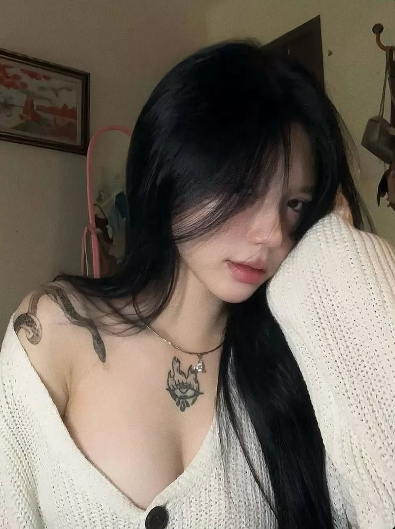 Ảnh Gái Xinh Che Mặt Với Outfit Đơn Giản Nhưng Cuốn Hút Ảnh Gái Xinh Che Mặt Với Outfit Đơn Giản Nhưng Cuốn Hút