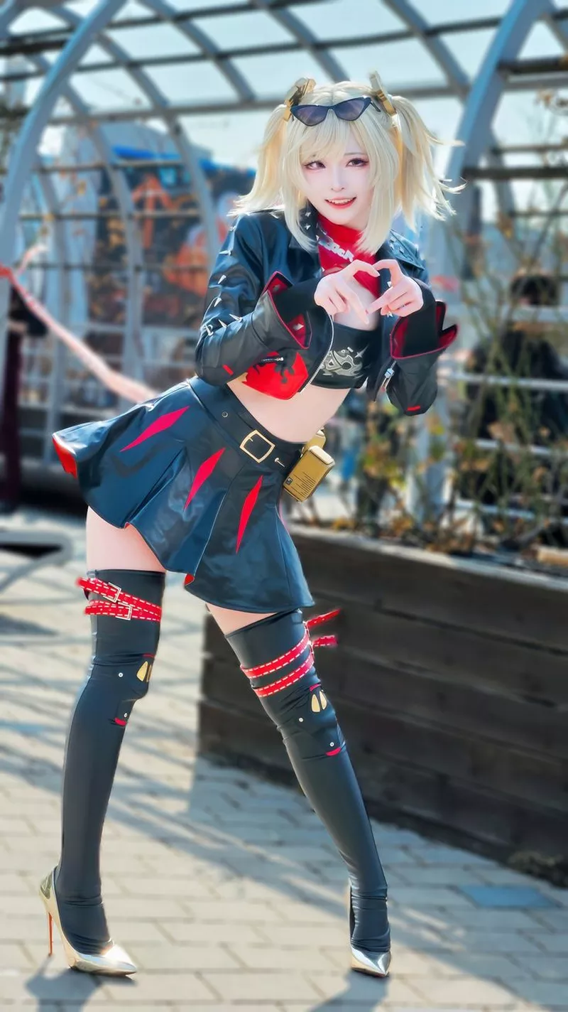 Ảnh Gái Xinh Cosplay Trong Khung Cảnh Đầy Màu Sắc Ảnh Gái Xinh Cosplay Trong Khung Cảnh Đầy Màu Sắc