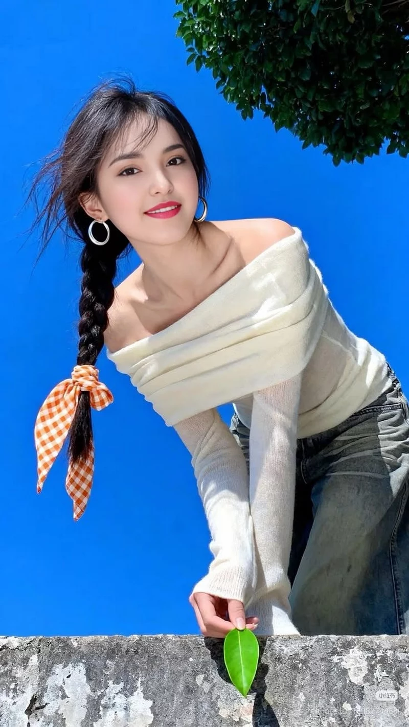 Ảnh Gái Xinh Cười Trong Ánh Nắng Dịu Nhẹ Ảnh Gái Xinh Cười Trong Ánh Nắng Dịu Nhẹ