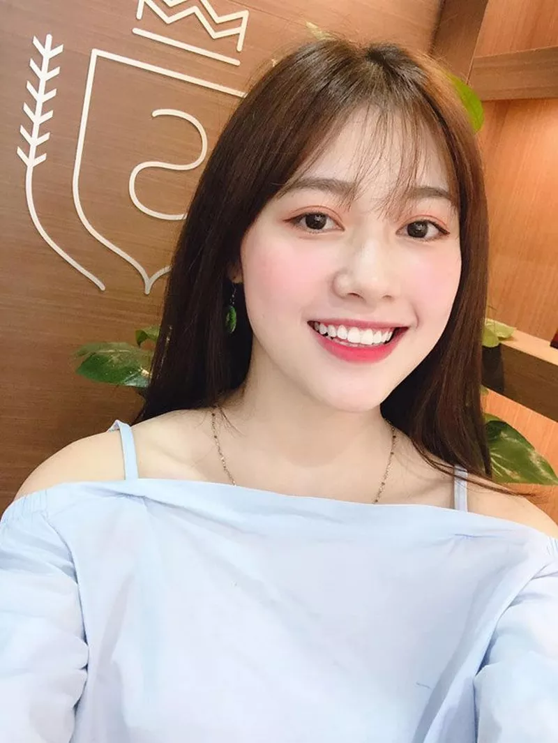 Ảnh Gái Xinh Cười Trong Khoảnh Khắc Đầy Hạnh Phúc Ảnh Gái Xinh Cười Trong Khoảnh Khắc Đầy Hạnh Phúc