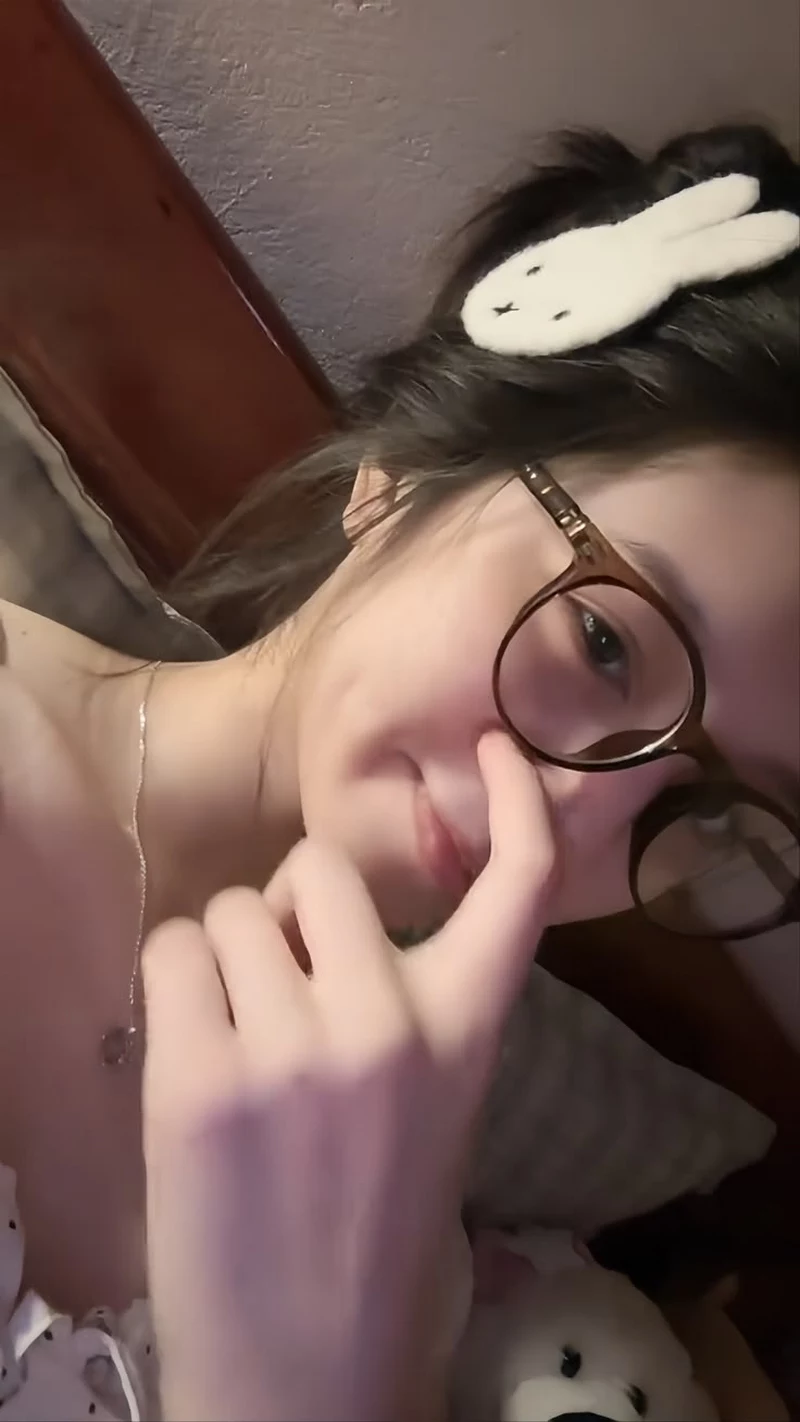 Ảnh Gái Xinh Cười Tự Nhiên Trước Ống Kính Ảnh Gái Xinh Cười Tự Nhiên Trước Ống Kính
