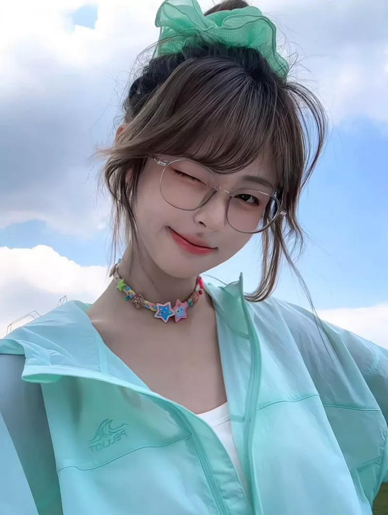 Ảnh Gái Xinh Cười Với Biểu Cảm Đáng Yêu Ảnh Gái Xinh Cười Với Biểu Cảm Đáng Yêu
