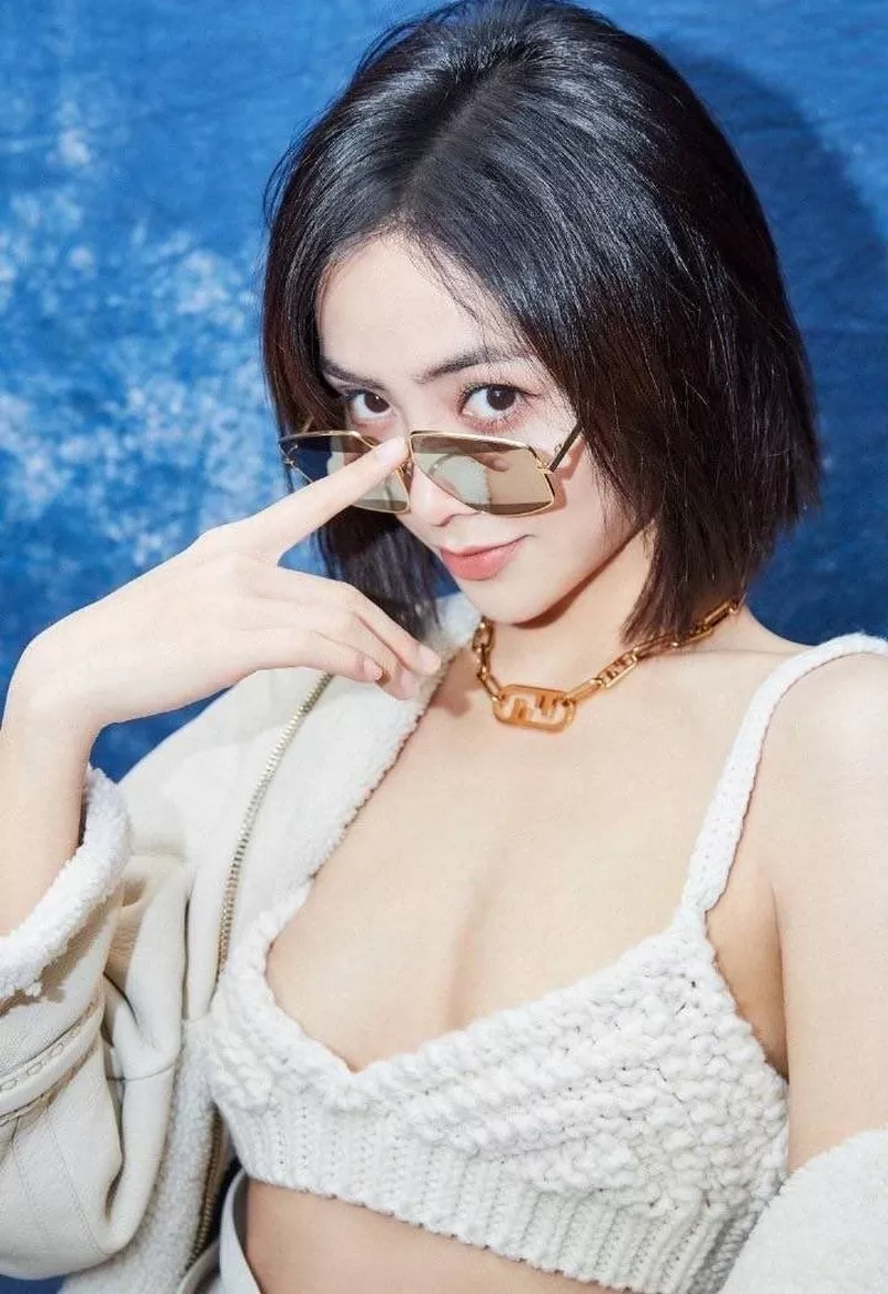 Ảnh Gái Xinh Cười Với Nụ Cười Làm Bừng Sáng Khung Hình Ảnh Gái Xinh Cười Với Nụ Cười Làm Bừng Sáng Khung Hình