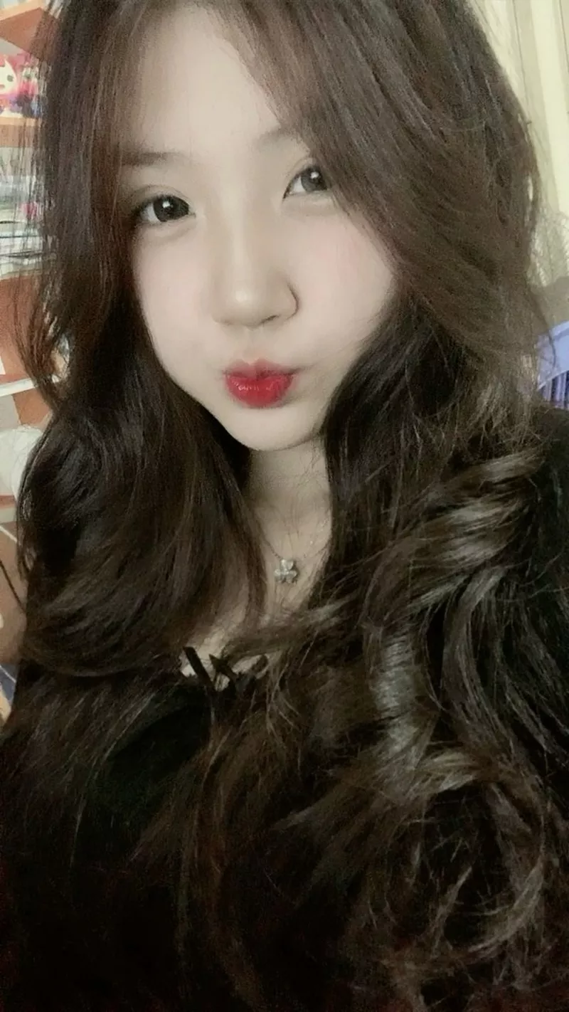 Ảnh Gái Xinh Cười Với Thần Thái Thanh Lịch Và Cuốn Hút Ảnh Gái Xinh Cười Với Thần Thái Thanh Lịch Và Cuốn Hút