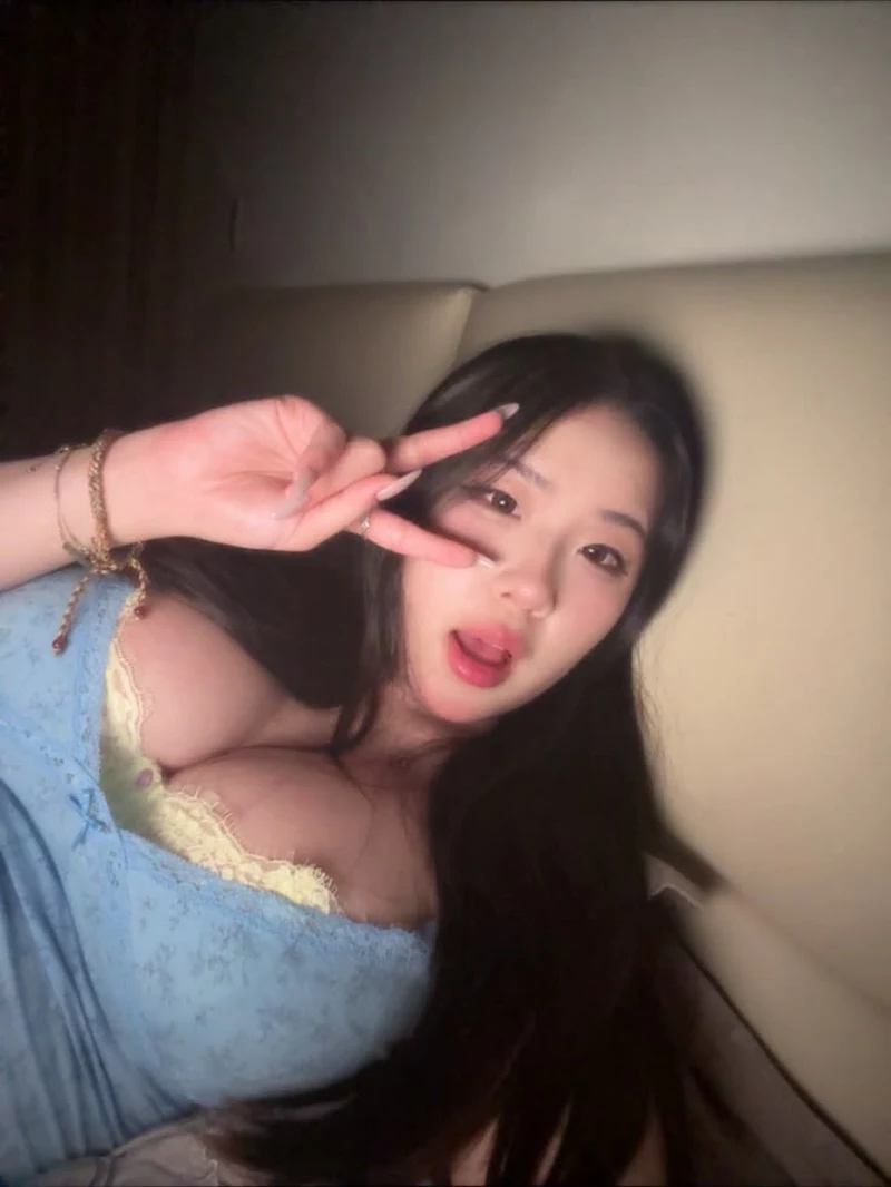 Ảnh Gái Xinh Khoe Hàng Với Trang Phục Thời Trang Ảnh Gái Xinh Khoe Hàng Với Trang Phục Thời Trang