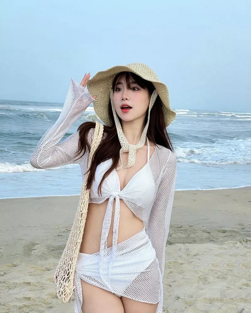 Ảnh Gái Xinh Mặc Bikini Trắng Với Thần Thái Nổi Bật Ảnh Gái Xinh Mặc Bikini Trắng Với Thần Thái Nổi Bật