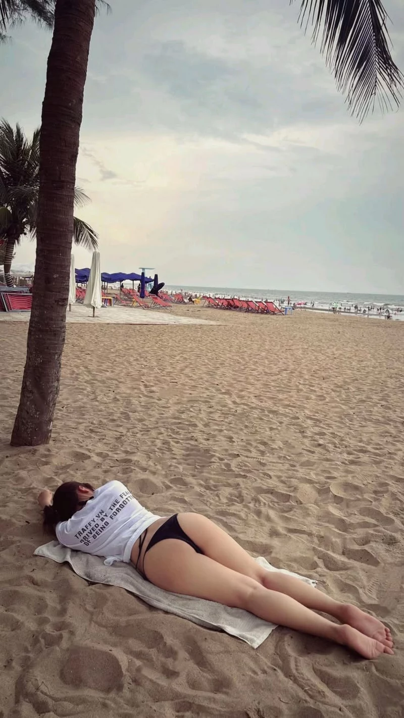 Ảnh Gái Xinh Mông To Trong Trang Phục Nữ Tính Ảnh Gái Xinh Mông To Trong Trang Phục Nữ Tính