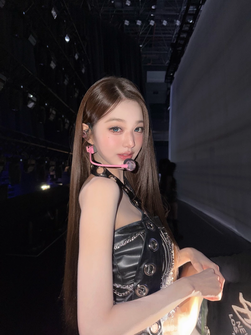 Ảnh Jang Wonyoung Tạo Dáng Trong Khung Cảnh Lãng Mạn Ảnh Jang Wonyoung Tạo Dáng Trong Khung Cảnh Lãng Mạn