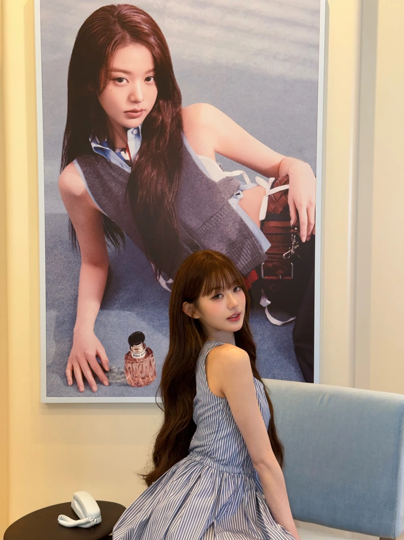 Ảnh Jang Wonyoung Trong Ánh Đèn Sân Khấu Lung Linh Ảnh Jang Wonyoung Trong Ánh Đèn Sân Khấu Lung Linh
