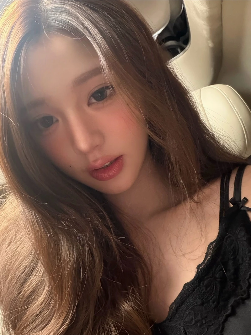 Ảnh Jang Wonyoung Trong Trang Phục Cá Tính Và Nổi Bật Ảnh Jang Wonyoung Trong Trang Phục Cá Tính Và Nổi Bật