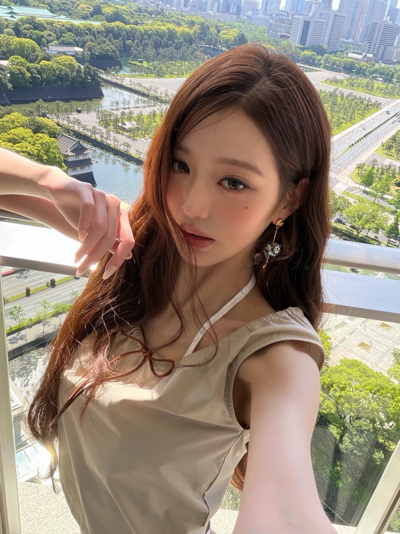 Ảnh Jang Wonyoung Trong Trang Phục Nữ Tính Và Thanh Lịch Ảnh Jang Wonyoung Trong Trang Phục Nữ Tính Và Thanh Lịch