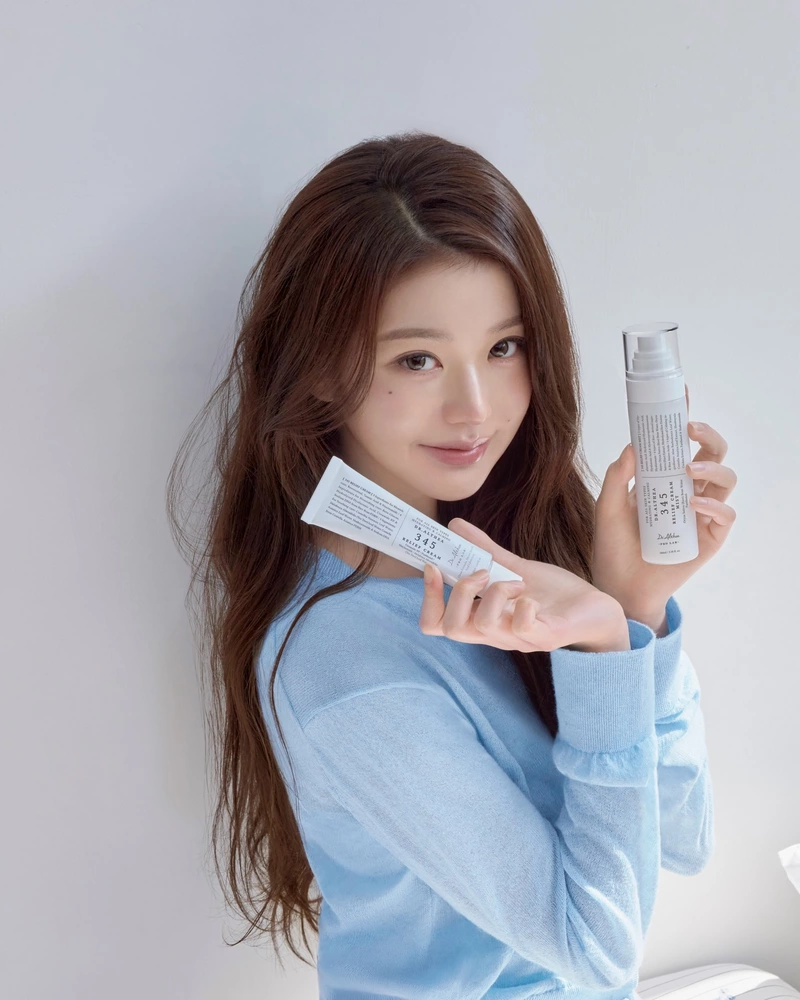 Ảnh Jang Wonyoung Với Nụ Cười Tươi Tắn Và Đầy Duyên Dáng Ảnh Jang Wonyoung Với Nụ Cười Tươi Tắn Và Đầy Duyên Dáng