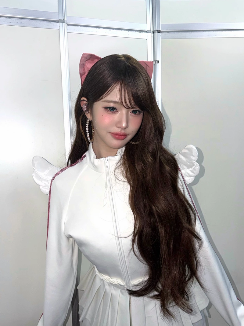 Ảnh Jang Wonyoung Với Phong Cách Trẻ Trung Và Thời Thượng Ảnh Jang Wonyoung Với Phong Cách Trẻ Trung Và Thời Thượng