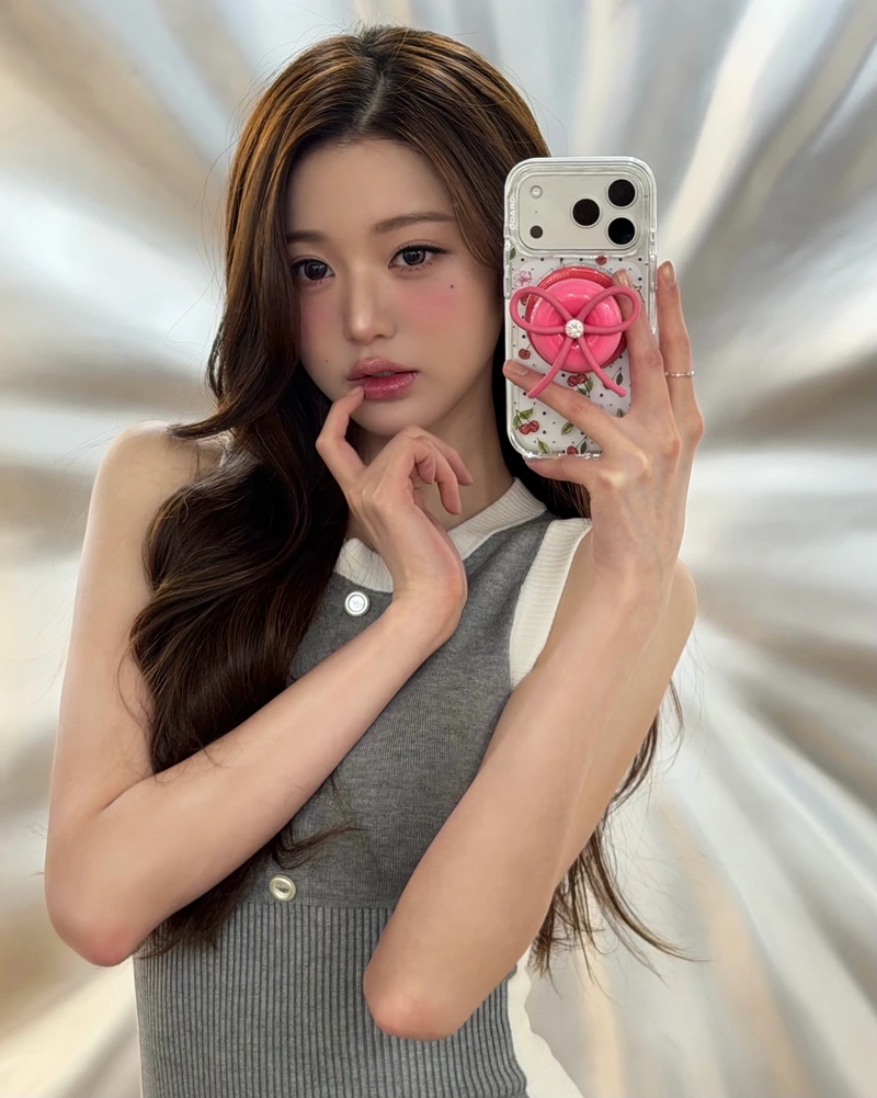 Ảnh Jang Wonyoung Với Thần Thái Tự Tin Trước Ống Kính Ảnh Jang Wonyoung Với Thần Thái Tự Tin Trước Ống Kính
