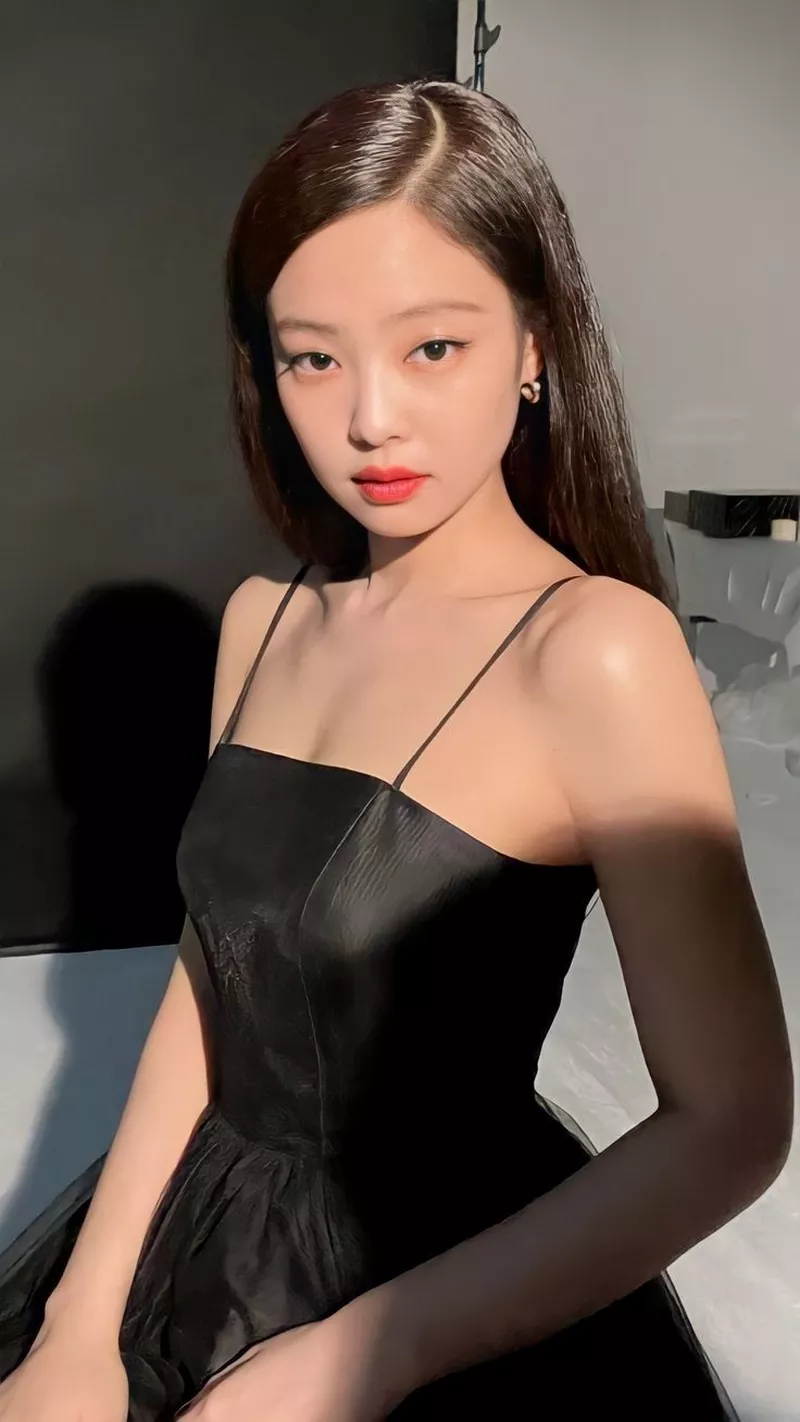 Ảnh Jennie Trong Trang Phục Cá Tính Và Nổi Bật