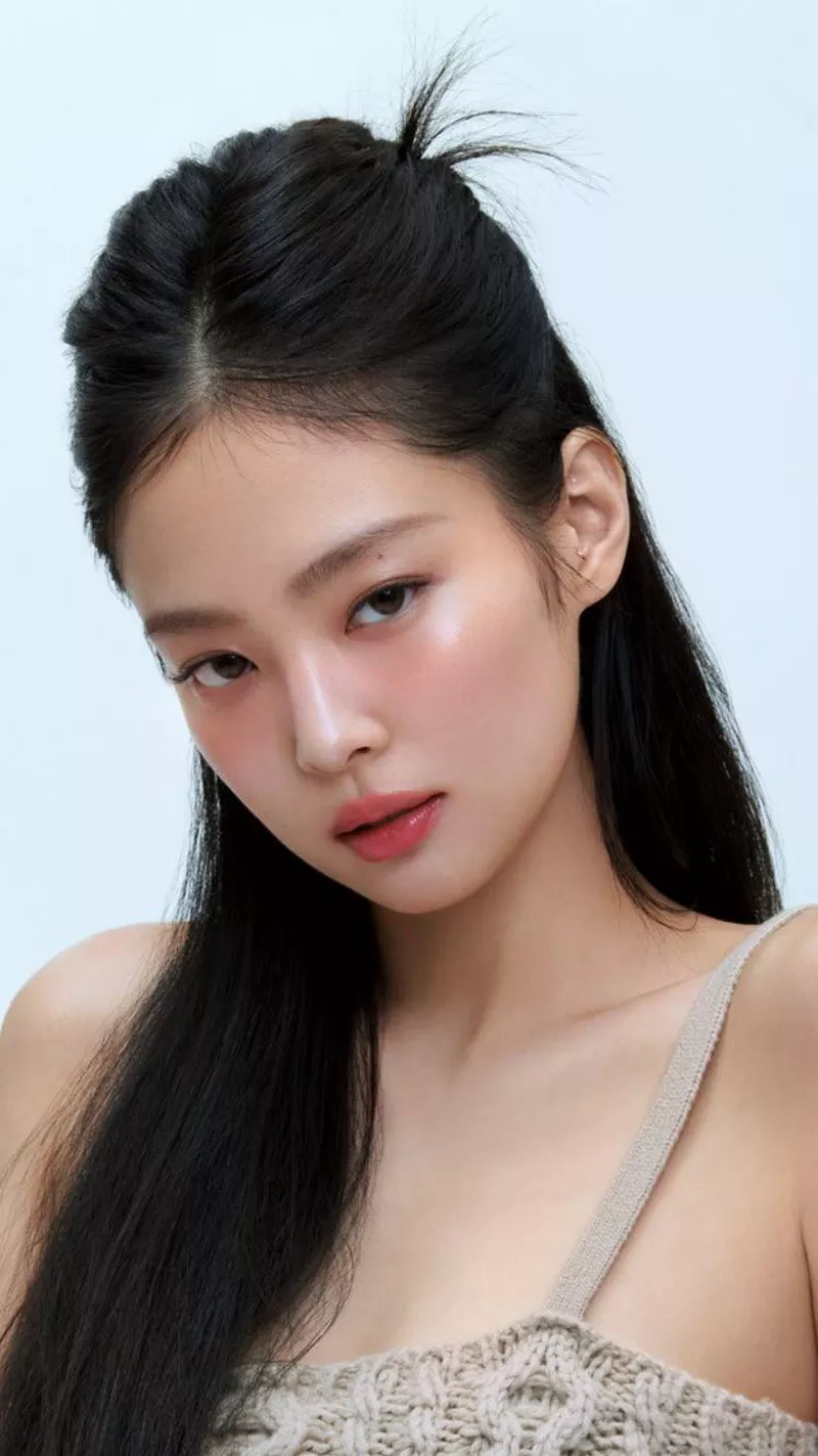 Ảnh Jennie Với Thần Thái Mạnh Mẽ Và Tràn Đầy Năng Lượng