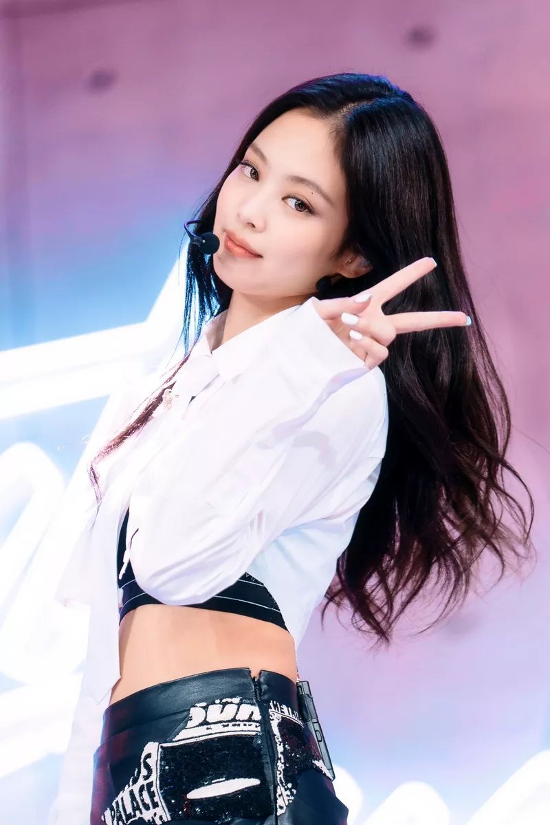 Ảnh Jennie Với Thần Thái Tự Tin Và Đầy Khí Chất