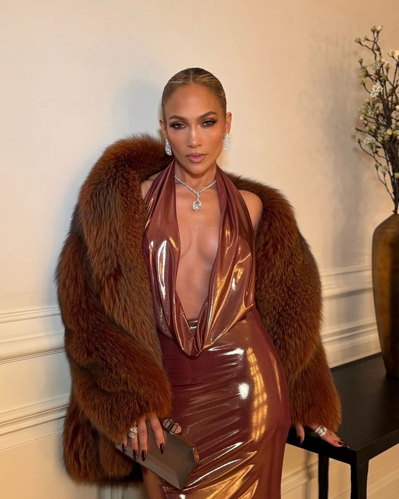 Ảnh Jennifer Lopez Tạo Dáng Trong Khung Cảnh Lãng Mạn Ảnh Jennifer Lopez Tạo Dáng Trong Khung Cảnh Lãng Mạn