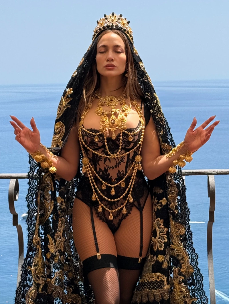 Ảnh Jennifer Lopez Trong Phong Cách Đời Thường Gần Gũi Ảnh Jennifer Lopez Trong Phong Cách Đời Thường Gần Gũi