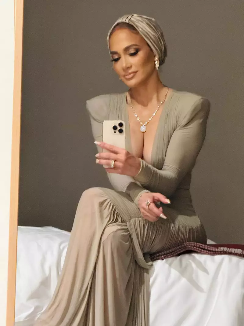 Ảnh Jennifer Lopez Với Vẻ Ngoài Nổi Bật Và Tràn Đầy Sức Sống Ảnh Jennifer Lopez Với Vẻ Ngoài Nổi Bật Và Tràn Đầy Sức Sống