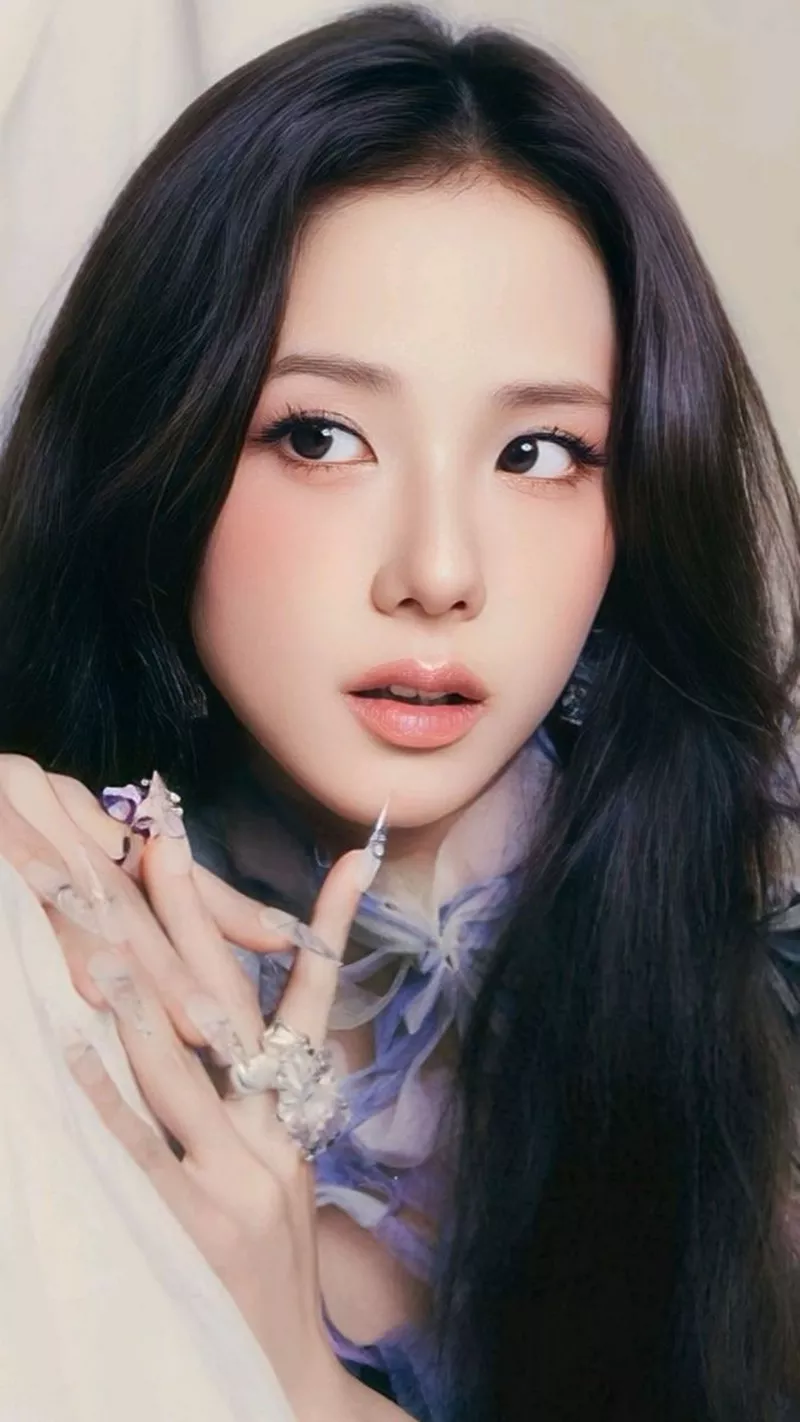 Ảnh Jisoo Tạo Dáng Đầy Nghệ Thuật Trước Ống Kính
