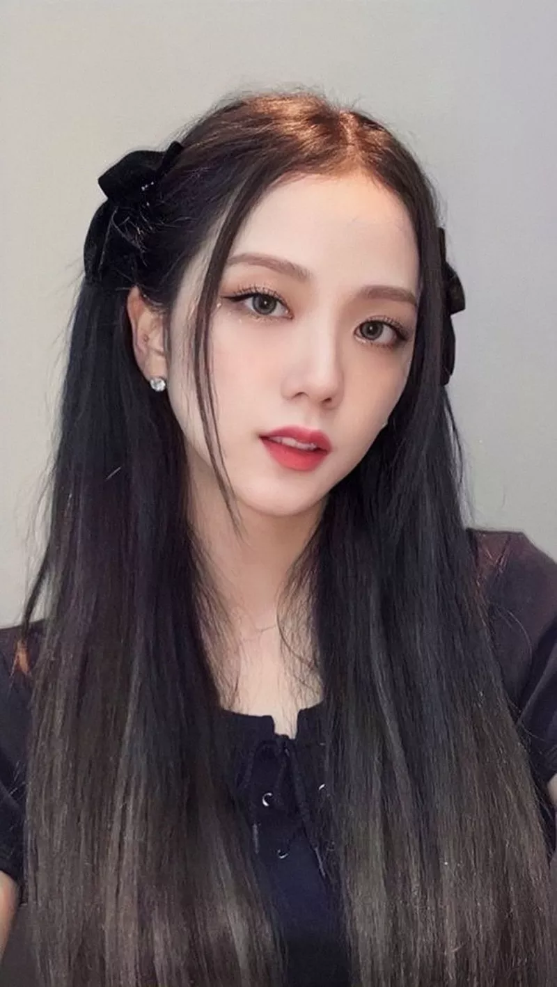 Ảnh Jisoo Tỏa Sáng Trước Ống Kính Với Thần Thái Tự Tin