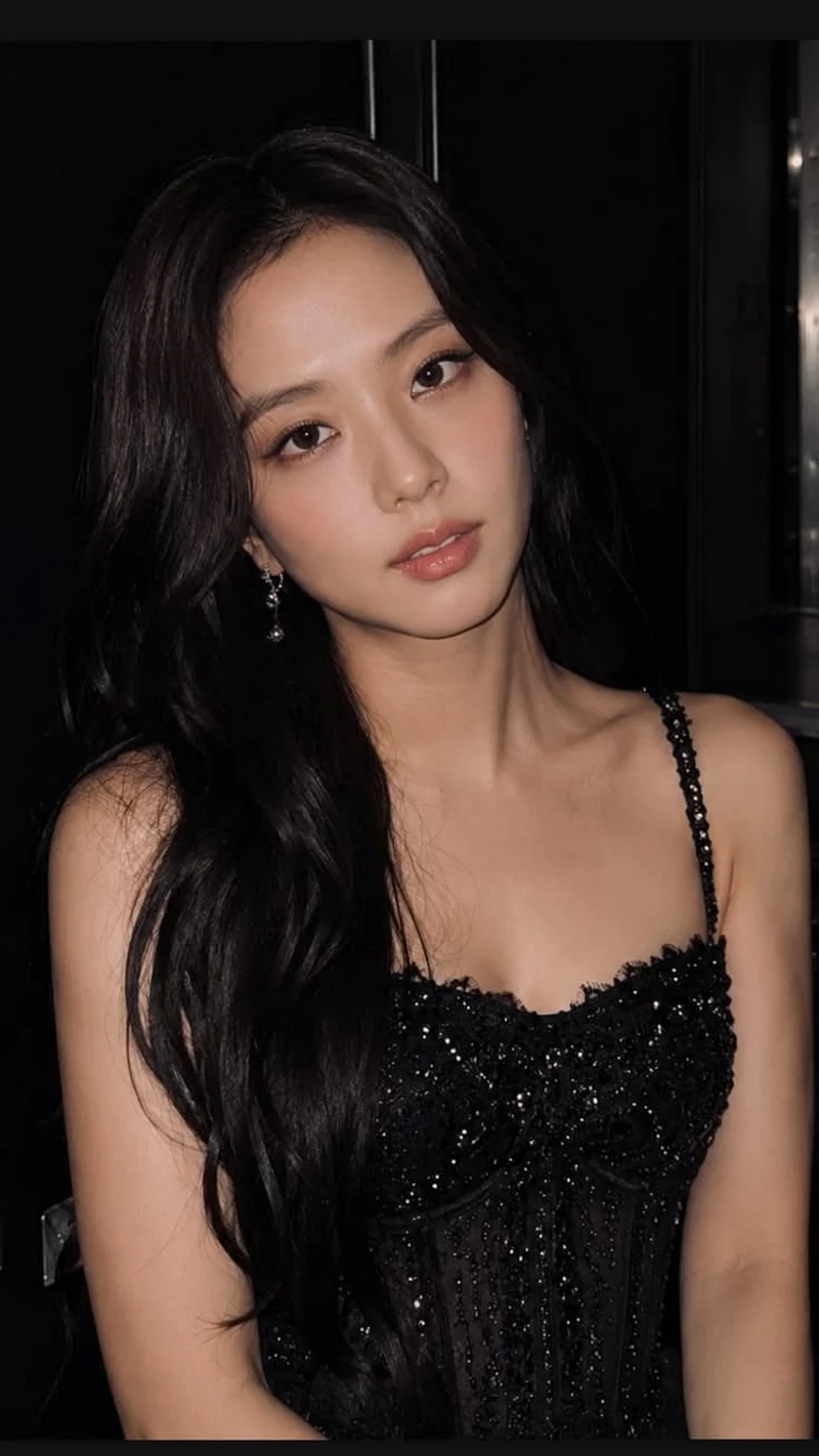 Ảnh Jisoo Trong Khung Cảnh Thành Phố Hiện Đại