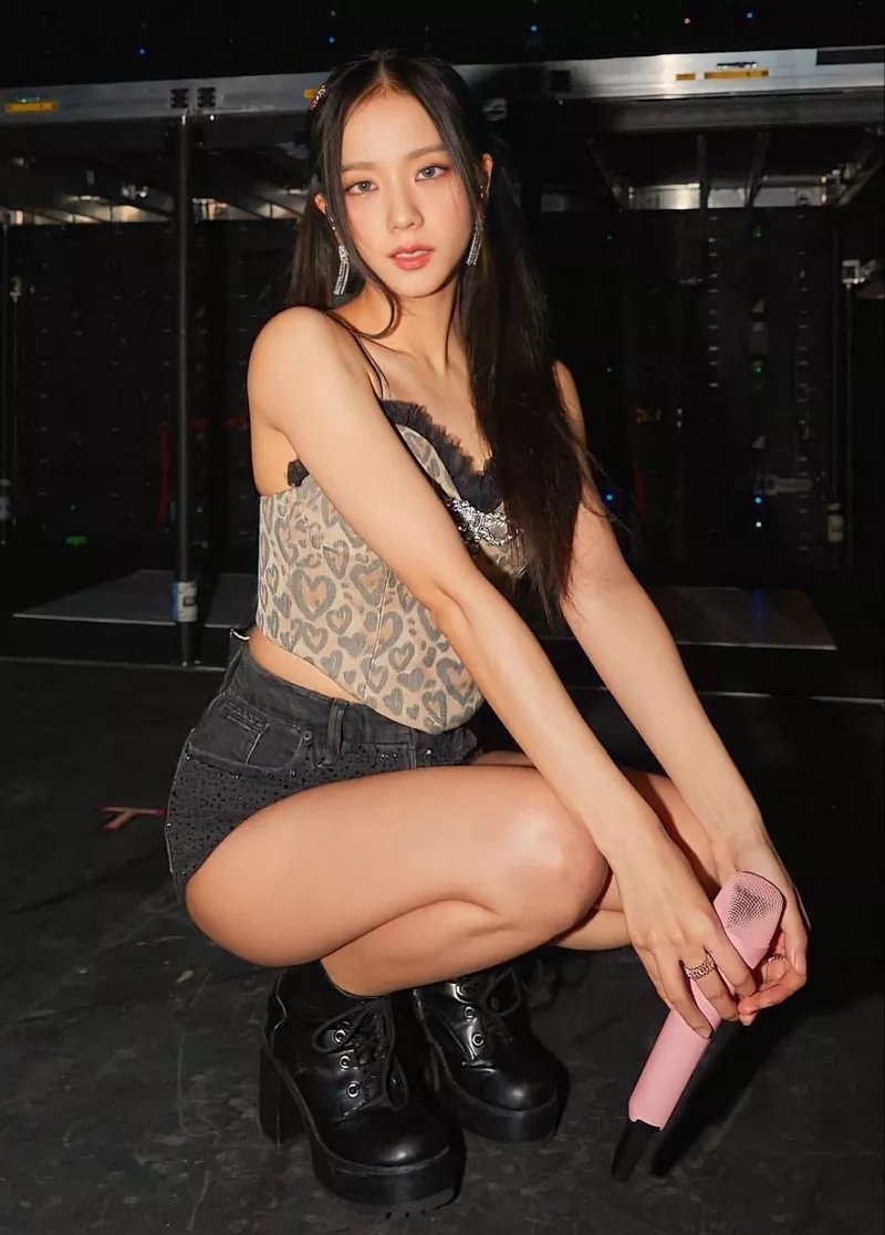 Ảnh Jisoo Trong Phong Cách Thời Trang Sang Trọng Và Tinh Tế