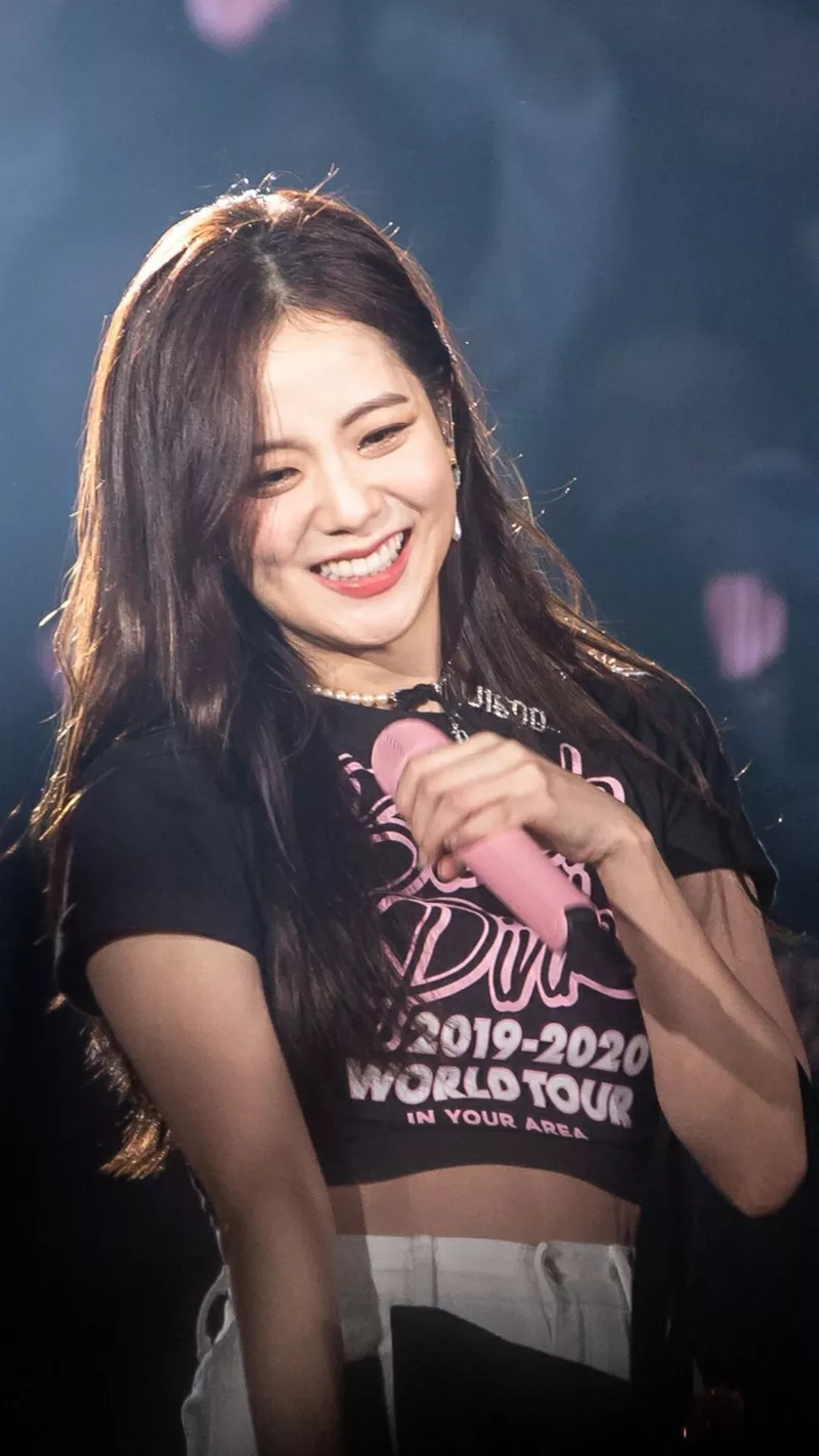 Ảnh Jisoo Trong Trang Phục Nữ Tính Và Thanh Lịch