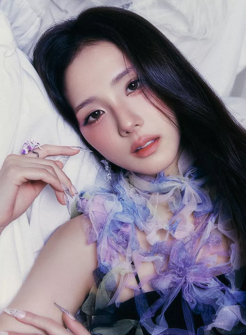 Ảnh Jisoo Trong Trang Phục Thời Thượng Và Sang Trọng