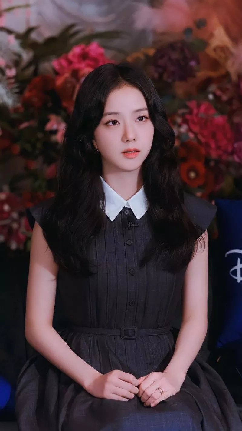 Ảnh Jisoo Với Góc Chụp Tự Nhiên Và Đẹp Mắt